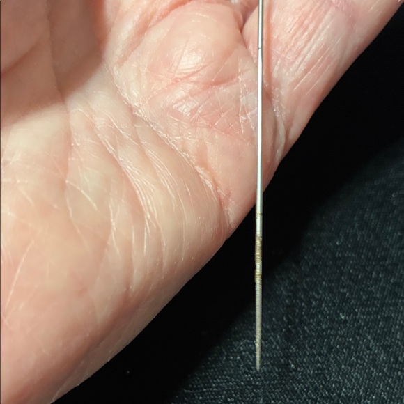 Elegant vintage 1950’s Gold with rhinestones in a Filigree hat Pin - Picture 10 of 12